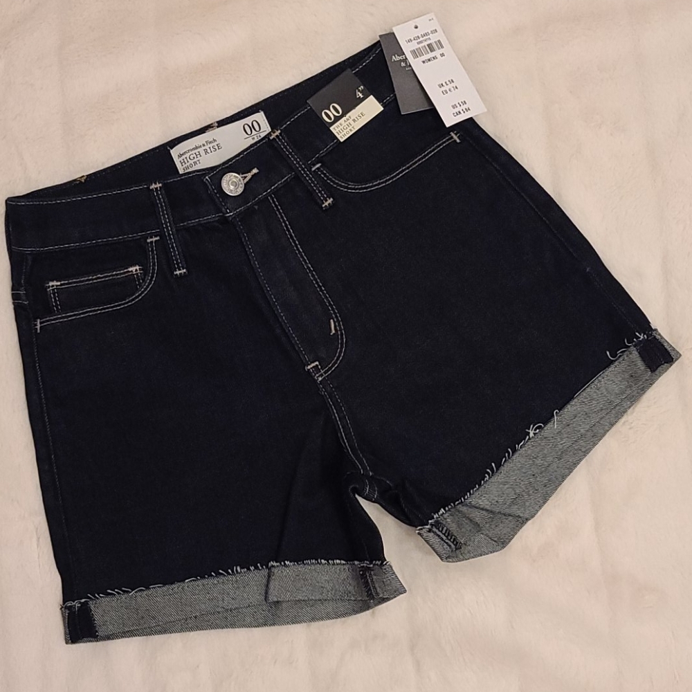 🆕️ Abercrombie & Fitch - High-Rise 4" Shorts